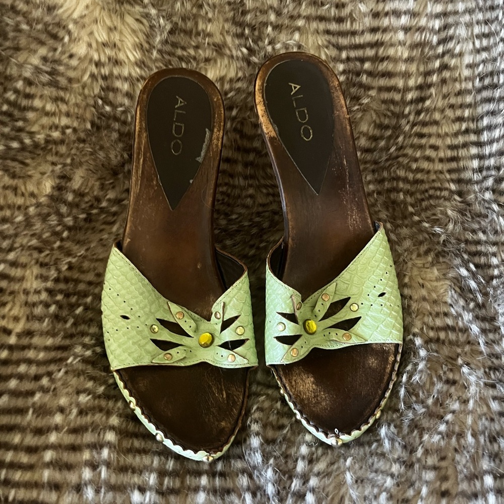 Vintage Aldo Wood Heeled Sandal